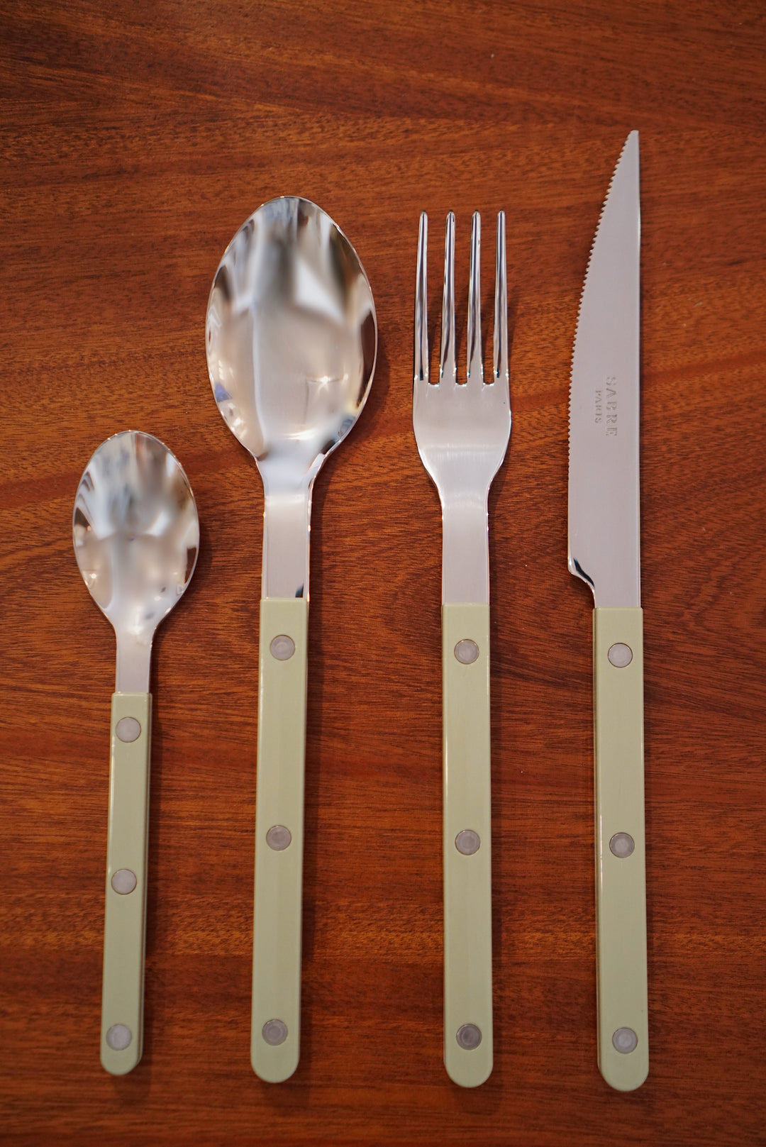 Sabre Bistrot Solid 4-Piece Set in Asparagus